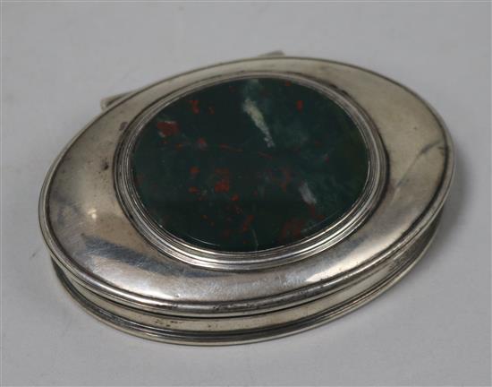 A late 18th/early 19th century silver oval snuff box, the lid inset with bloodstone panel, makers monogram EA? conjoined, 8.9cm.